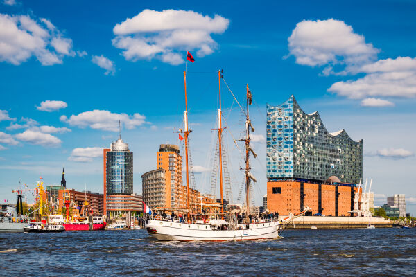 Mein Schiff 2 Von Hamburg in die Welt jetzt bei Kreuzfahrten Flemming buchen.