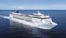 MSC Opera Seitenansicht auf See