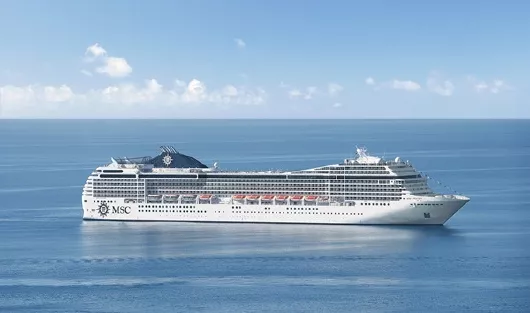 MSC Poesia Schiff auf See mit Steuerbord