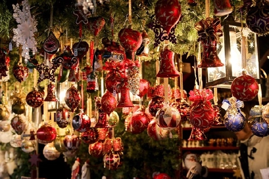 weihnachten_markt_nuernberg_weihnachtskugeln_christmas_kreuzfahrten-flemming Weihnachtsmarkt Nürnberg Weihnachtskugeln