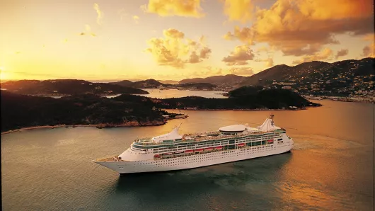 rci-vision-of-the-seas-bug Vision of the Seas vor Landschaft