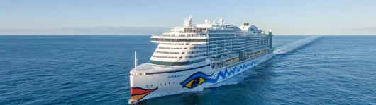 AIDAprima auf See Bugansicht Wallpaper