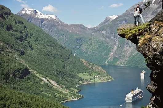 Costa Kreuzfahrten im Geiranger Fjord Norwegen