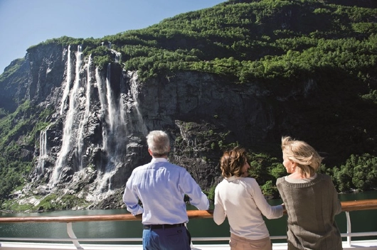 Mit Costa Kreuzfahrten im Geiranger Fjord vor den Sieben Schwestern Norwegen