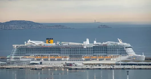 Costa Smeralda im Hafen von Marseille Frankreich