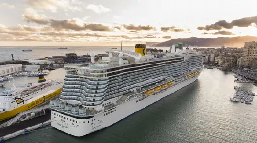 Costa Smeralda im Hafen von Savona Italien