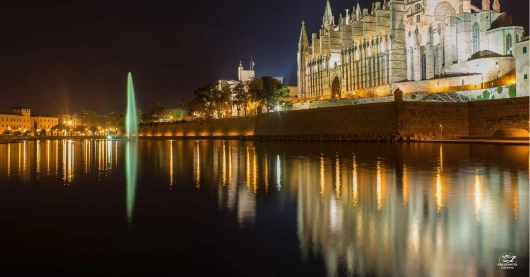 Mittelmeer Mallorca Kathedrale von Palma de Mallorca bei Nacht