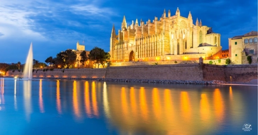Mittelmeer Mallorca Kathedrale von Palma de Mallorca blaue Stunde Mittelmeer Mallorca Kathedrale von Palma de Mallorca blaue Stunde