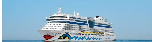 AIDAbella Seitenansicht auf See