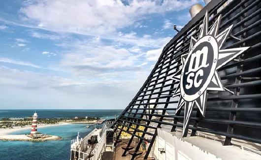 MSC Cruises Schornstein in Ocean Cay Bahamas