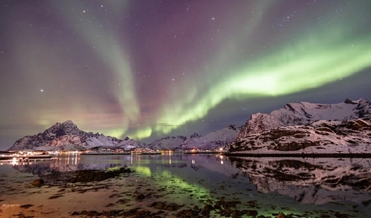 Polarlichter am Horizont - Aurora in Norwegen