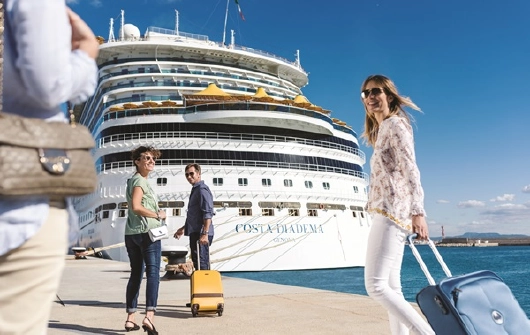 Costa Diadema im Hafen Embarkation