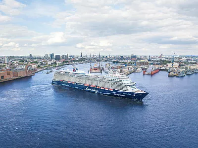 Mein Schiff 7 im Hafen Hamburg