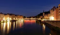 Lyon an der Rhone in Frankreich bei Nacht