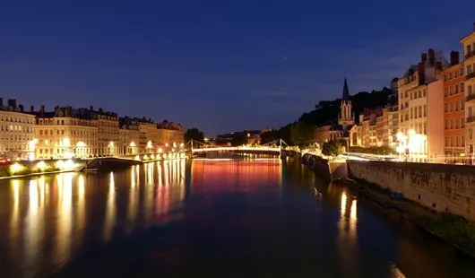 Lyon an der Rhone in Frankreich bei Nacht