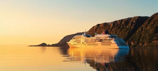 MS Europa im Sonnenuntergang