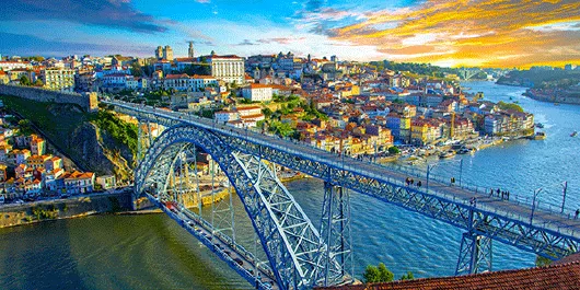 Portugal Blick auf Porto mit Brücke