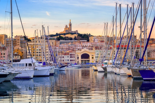 kreuzfahrten-flemming_113179007_marseille Marseille mit Blick auf Notre-Dame de la Garde