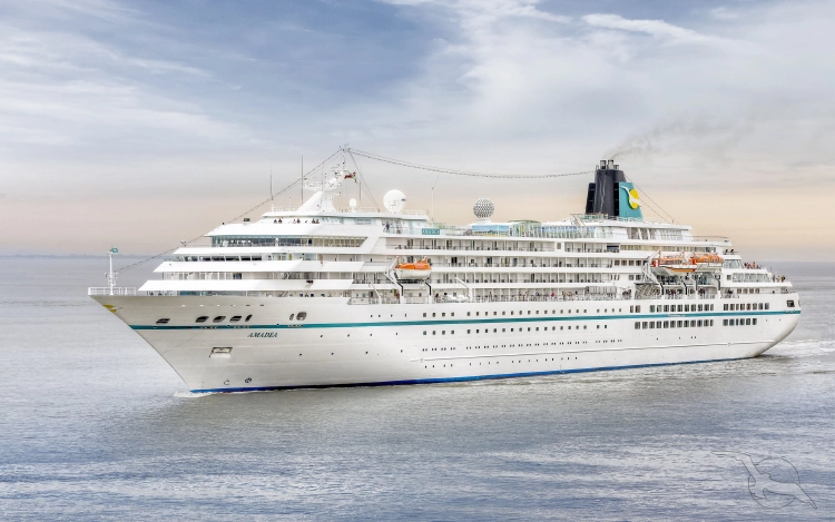 MS Amadea von Phoenix Reisen auf See