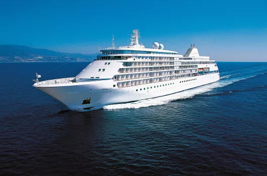 Silversea Silver Shadow auf See schräge Seitenansicht